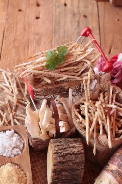 Taze taro ve taro sopa ile tuz