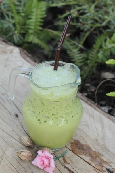 Iced green tea and milk is delicious — Stock Photo, Image