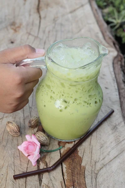 Grüner Eistee und Milch ist köstlich — Stockfoto