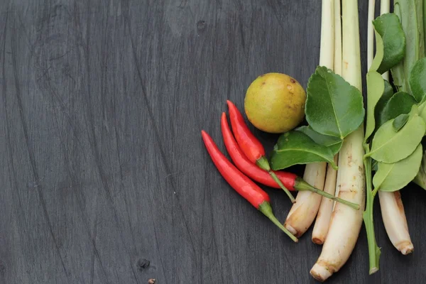 Färska kryddor för matlagning kryddiga - Thailand mat. — Stockfoto