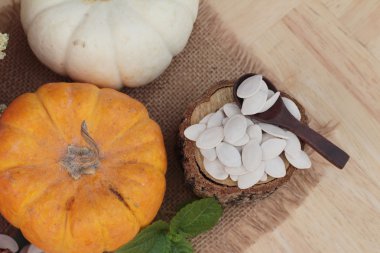 Kabak Çekirdeği Kavrulmuş ve kabak çekirdeği soyulmuş.