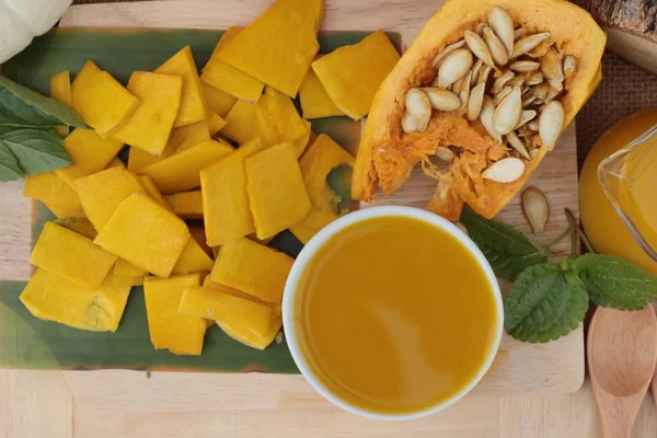 Pumpkin juice tasty and  fresh pumpkin sliced. — Stock Photo, Image