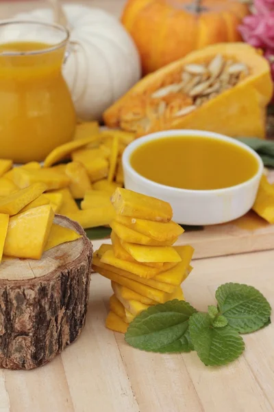 Pumpkin juice tasty and  fresh pumpkin sliced. — Stock Photo, Image