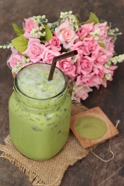 Iced green tea and matcha tea powder. — Stock Photo, Image