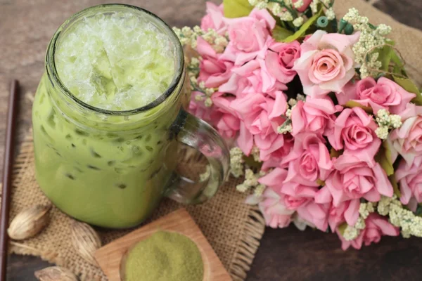 Té verde helado y té matcha en polvo . —  Fotos de Stock