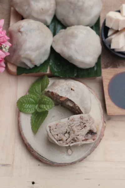 Steamed dumpling stuffed with taro is delicious — Stock Photo, Image