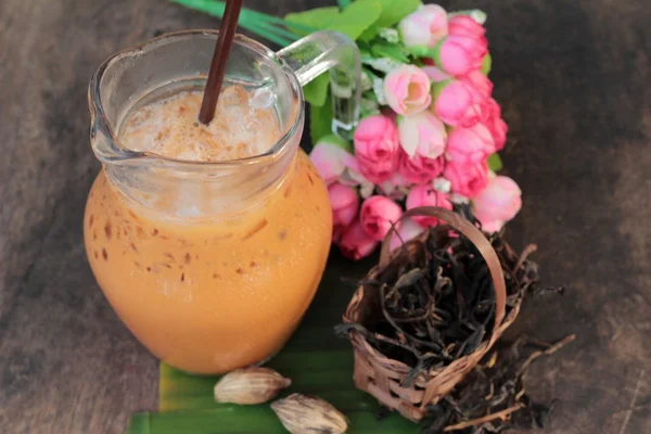 Iced milk tea is delicious with milk. — Stock Photo, Image