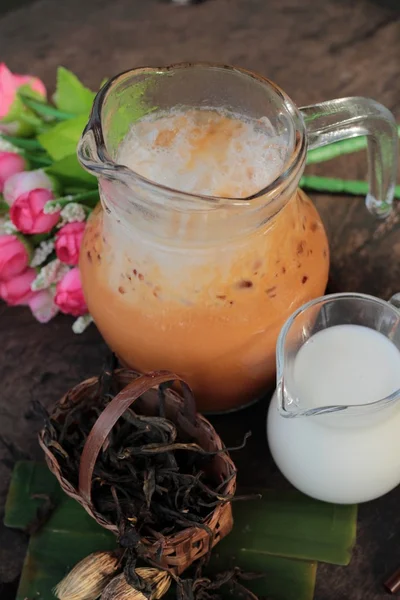 Eistee ist köstlich mit Milch. — Stockfoto