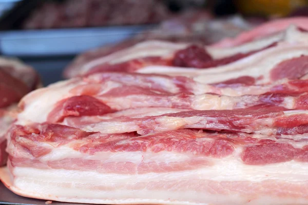 Cerdo fresco en el mercado — Foto de Stock