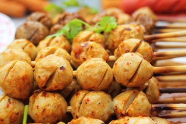 Satılık geniş bir et topu.