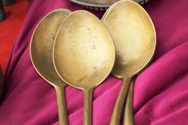 Ladle vintage copper sold in the market. — Stock Photo, Image