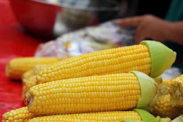 Maíz dulce en el mercado —  Fotos de Stock