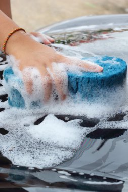 Mavi sünger araba yıkama