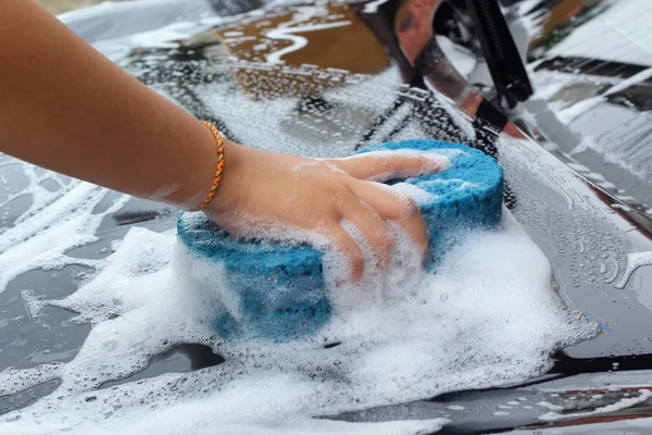 Niebieski gąbka do mycia samochodu — Zdjęcie stockowe