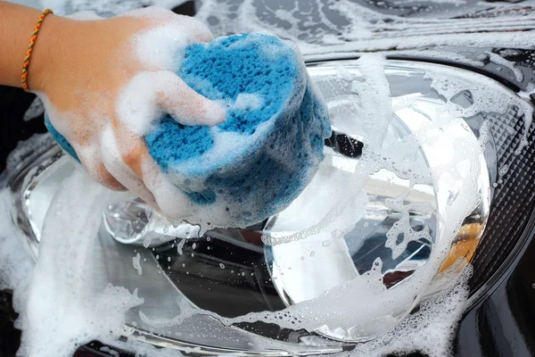 Esponja azul o carro para lavar-se — Fotografia de Stock