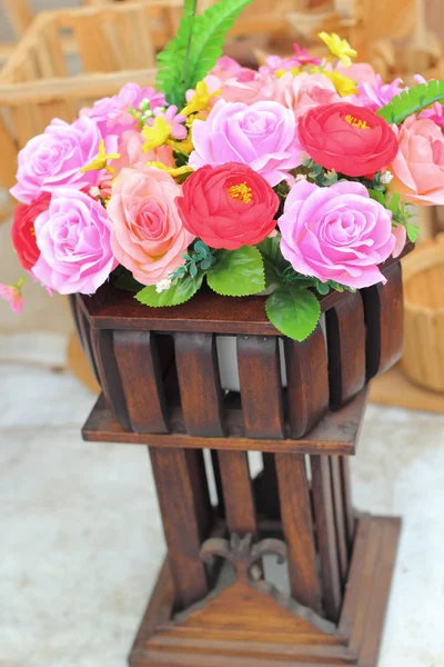 Gyönyörű rózsa mesterséges virágok — Stock Fotó