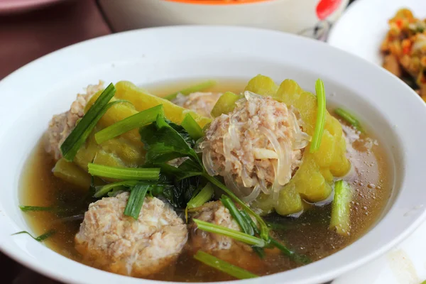 Sopa con melón amargo con chuletas de cerdo —  Fotos de Stock