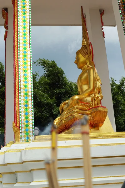 Mediteren bronzen Boeddha - tempel thailand. — Stockfoto