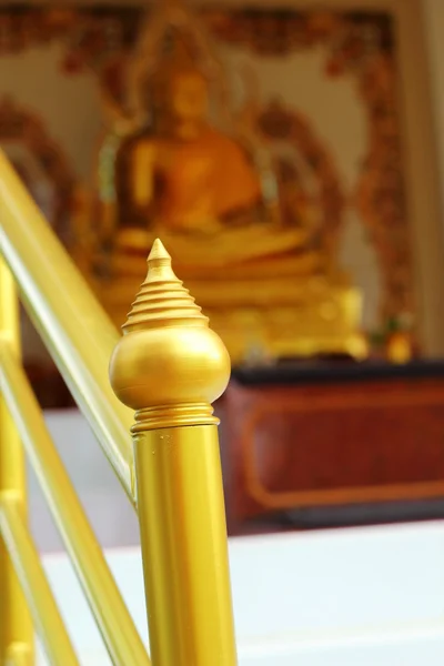 Ferrocarril - Templo de Oro en Tailandia . —  Fotos de Stock