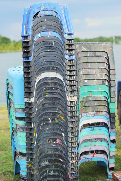 Sillas - pintura de equipos en el parque — Foto de Stock