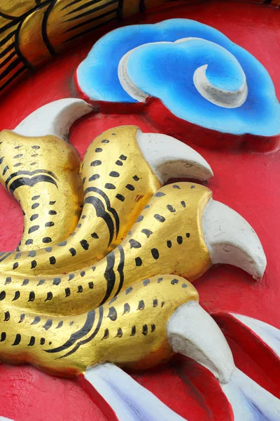 Draken pedicure in de tempel — Stockfoto