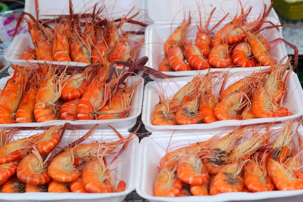 Udang barbekyu di pasar — Stok Foto