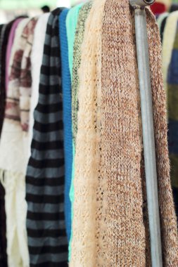 piyasada eşarp Dükkanı