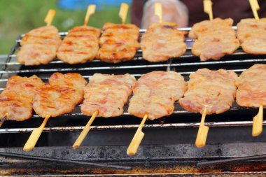 Bar-BQ veya barbekü ızgara et