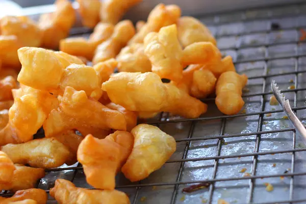 Bastón de masa frita en el mercado — Foto de Stock