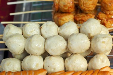 Satılık geniş bir et topu.