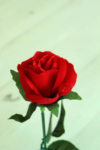 Красивая роза искусственных цветов — стоковое фото