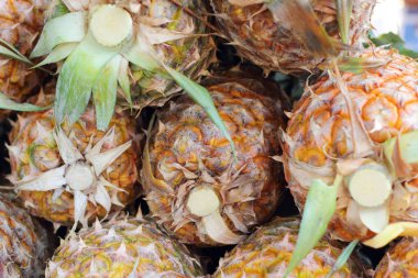 Piyasada taze ananas