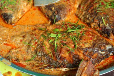 Kızarmış balık ile Hindistan cevizi - Asya gıda