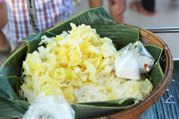 Tajlandia deser - gotowane ziemniaki umieścić kokosowe — Zdjęcie stockowe