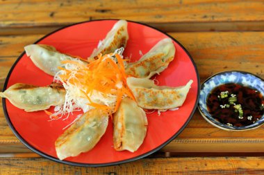 Plaka - Japon yemekleri kızartma sosu.