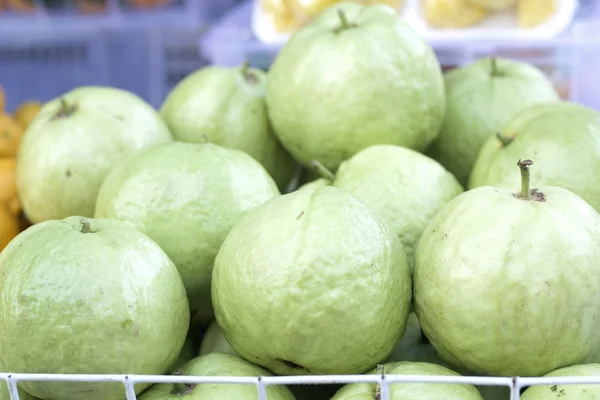 Frutas de goiaba no mercado — Fotografia de Stock