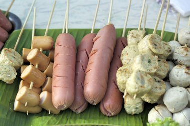 Satılık geniş bir et topu.