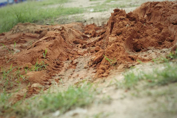 Tracce di ruote sul terreno. — Foto Stock