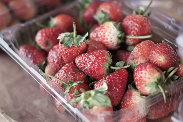 Un montón de fruta fresca de fresa —  Fotos de Stock