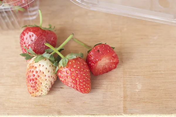 Un montón de fruta fresca de fresa — Foto de Stock