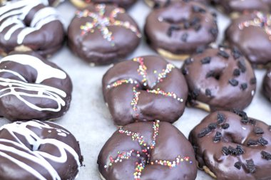 renkli ve lezzetli çikolatalı çörek 