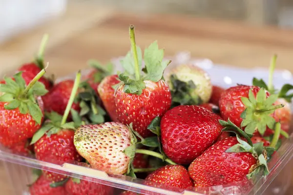 Un montón de fruta fresca de fresa —  Fotos de Stock