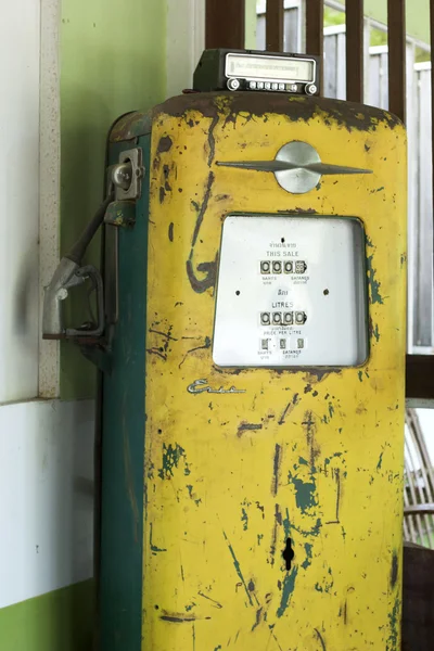 Gasoline pump old retro vintage — Stock Photo, Image