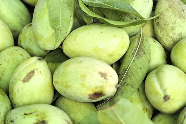 Mango fresco en el mercado — Foto de Stock