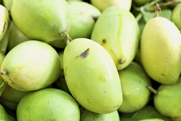 Verse mango op de markt — Stockfoto