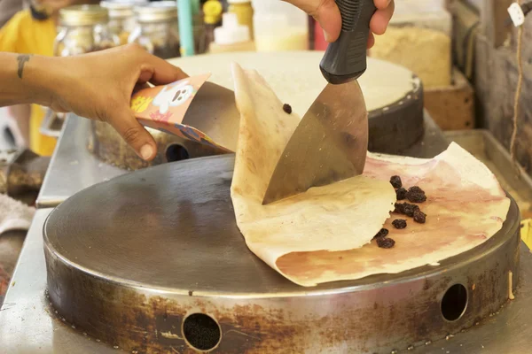 Hacer crepe plátano chocolate crujiente panqueque —  Fotos de Stock