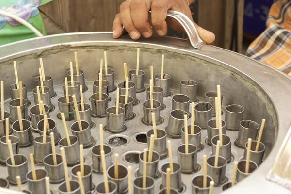 Recipiente de acero para pegar helado - tailandia . — Foto de Stock