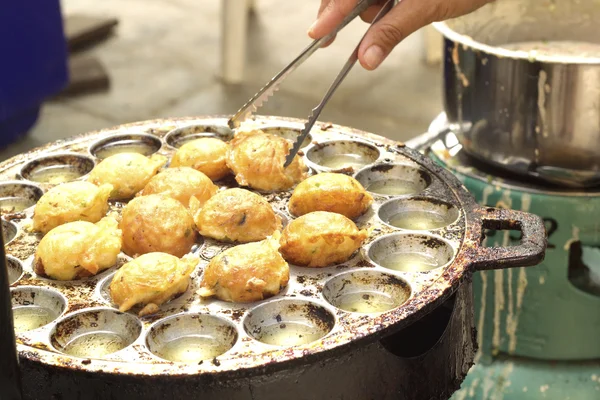 Bolinho de massa de bolas Takoyaki - comida japonesa — Fotografia de Stock