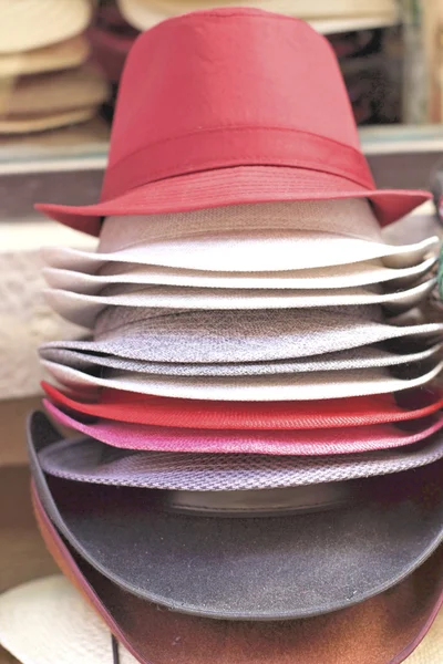 Sombreros en venta en el mercado — Foto de Stock