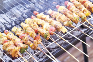 Bar-BQ veya barbekü ızgara et